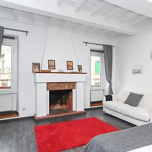 gorgeous-trastevere-loft-on-the-river.it-romehotels.com/